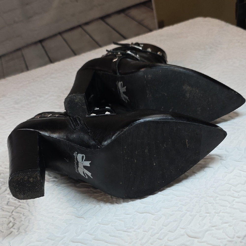 Betseyville Black Studded Pointed Toe Ankle Booties Size 7 - Picture 9 of 9